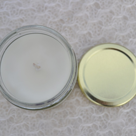 Raspberry Sangria Scented Soy Wax Candle - Picture 4 of 5